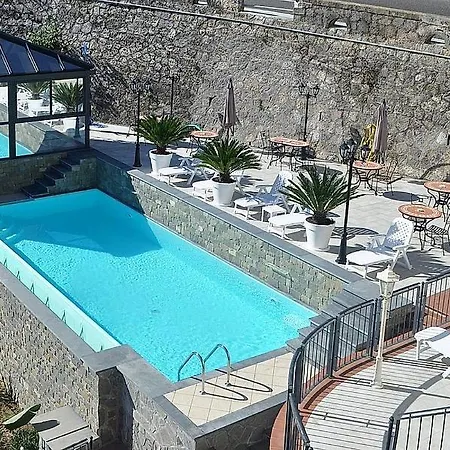 Sleeps 3 Air Con Wifi Vila La Spezia