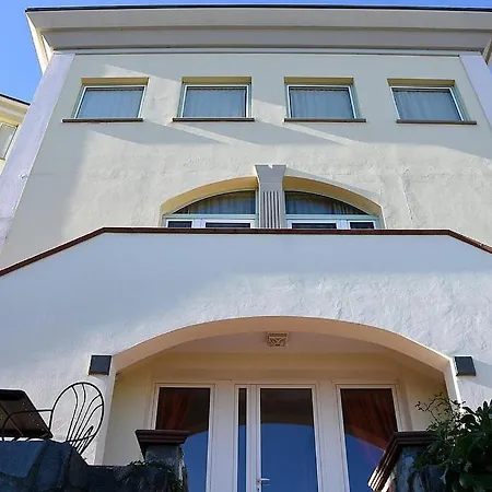 Sleeps 3 Air Con Wifi Vila *