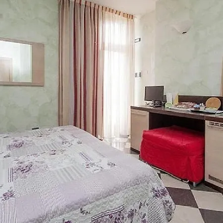 Sleeps 3 Air Con Wifi La Spezia