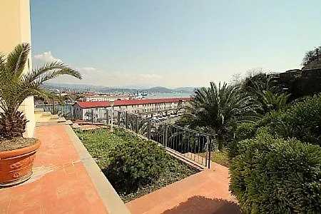 Sleeps 3 Air Con Wifi * La Spezia